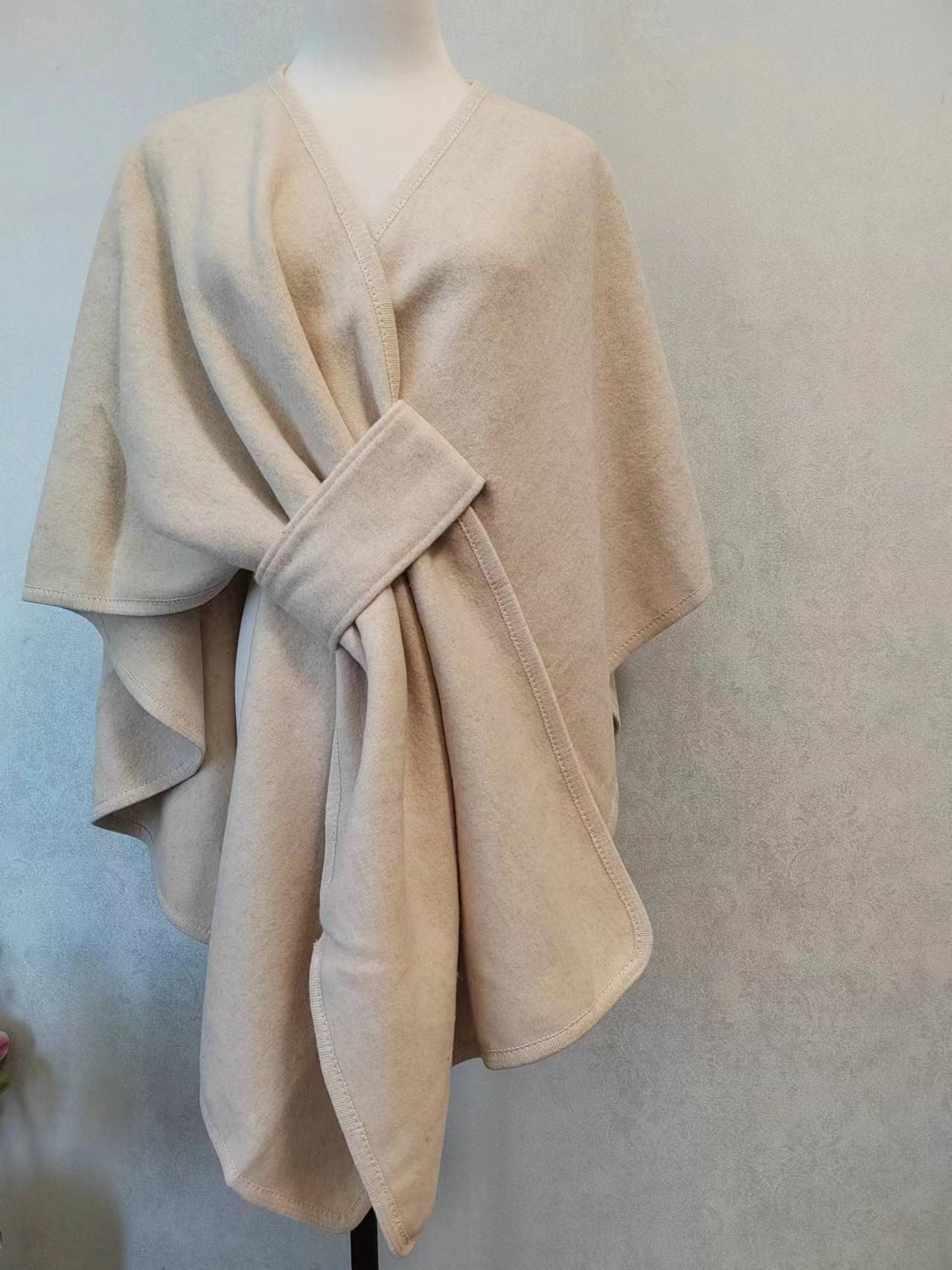 Maritza™ | Cozy Knitted Shawl with Fur Collar