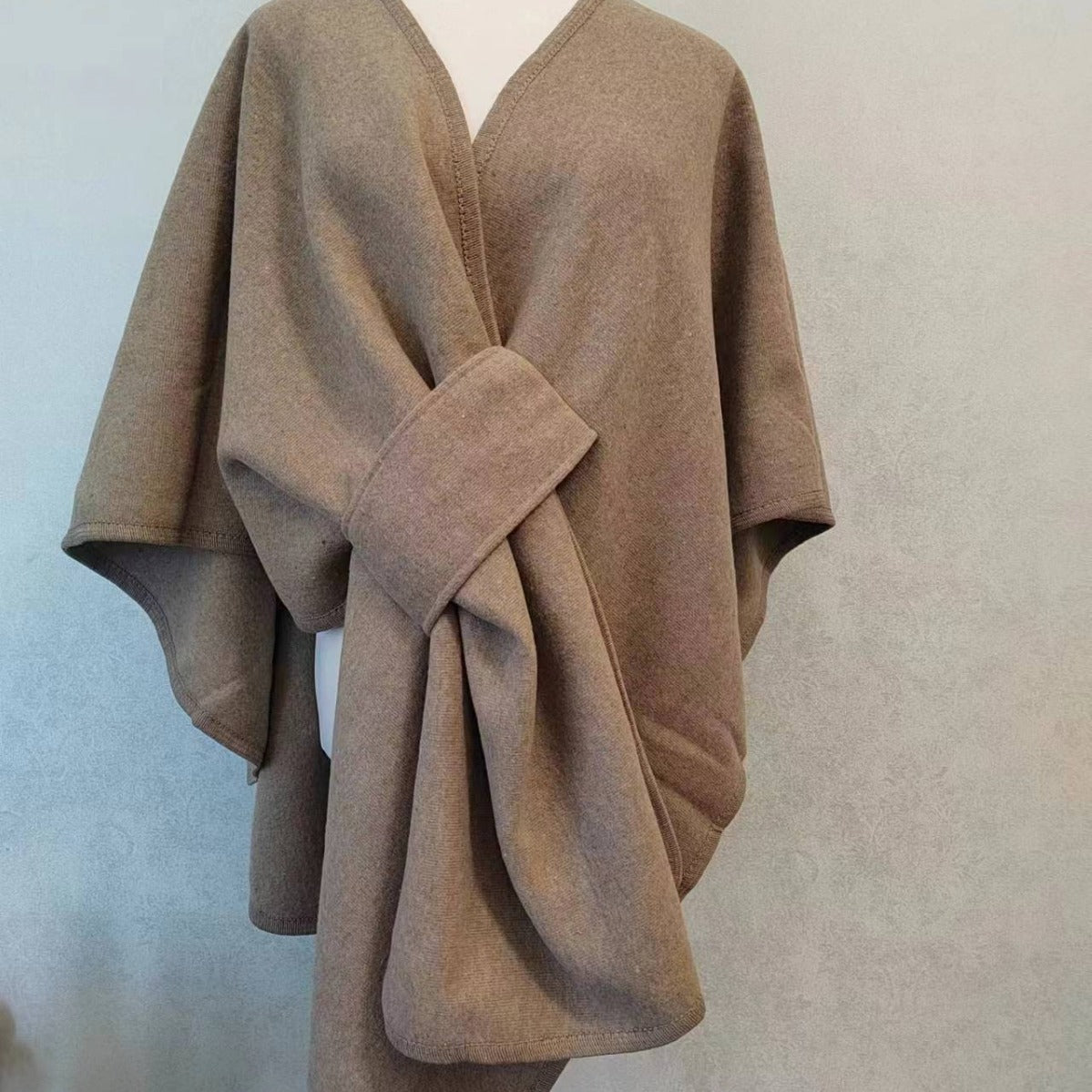 Maritza™ | Cozy Knitted Shawl with Fur Collar