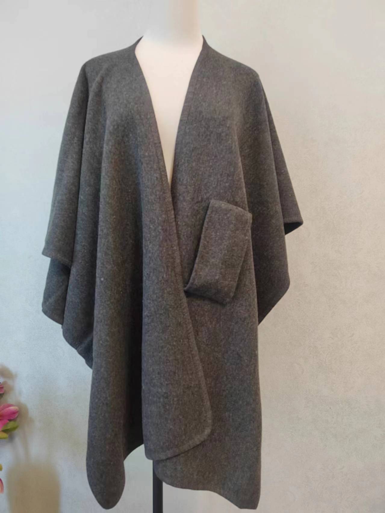 Maritza™ | Cozy Knitted Shawl with Fur Collar
