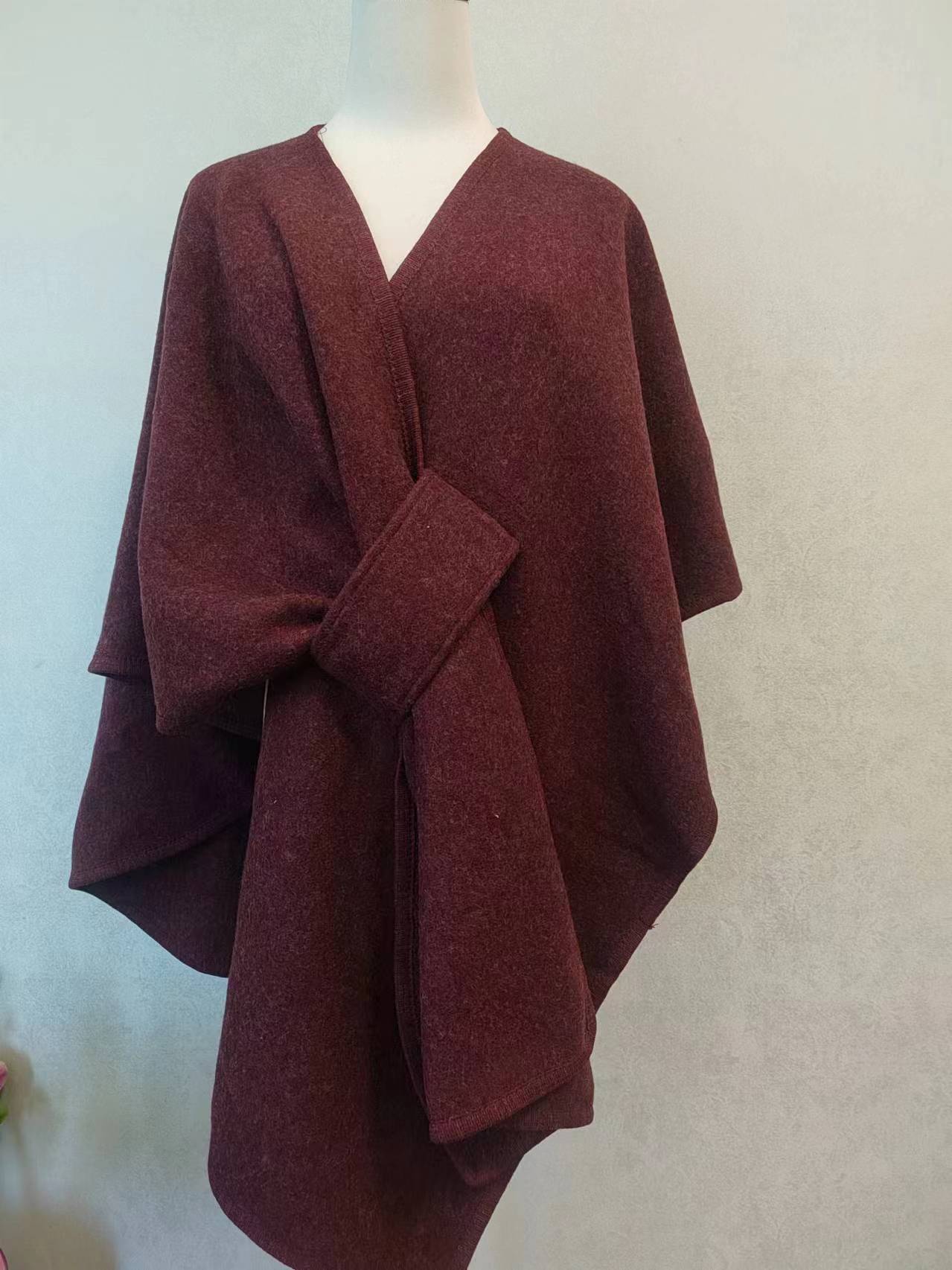 Maritza™ | Cozy Knitted Shawl with Fur Collar