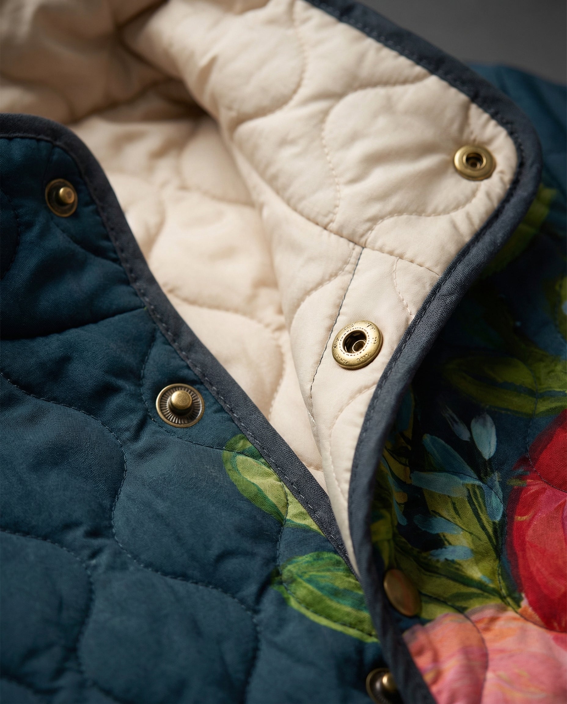 Amaya™ | Vintage Floral Elegance